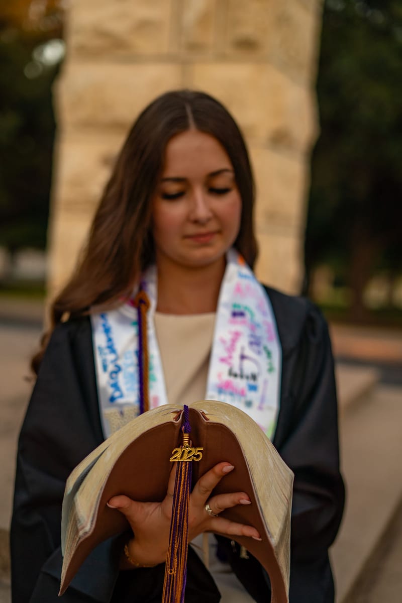 Graduation portrait session at UMHB