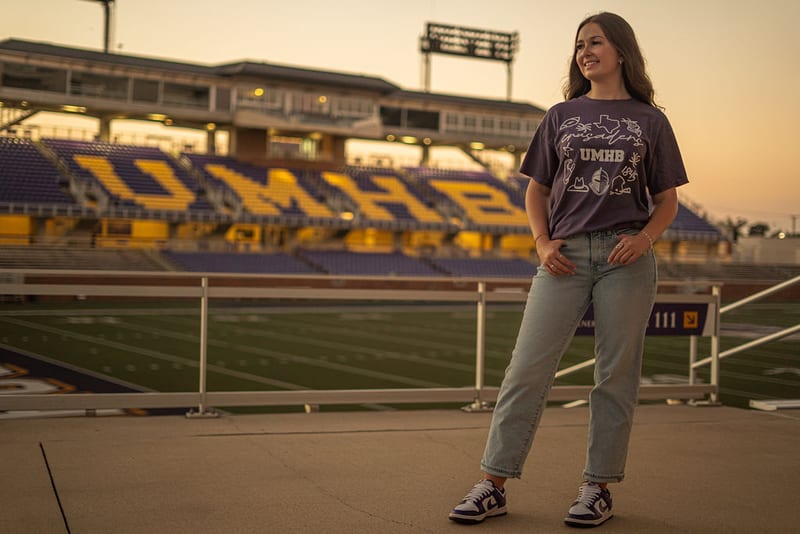 Graduation portrait session at UMHB