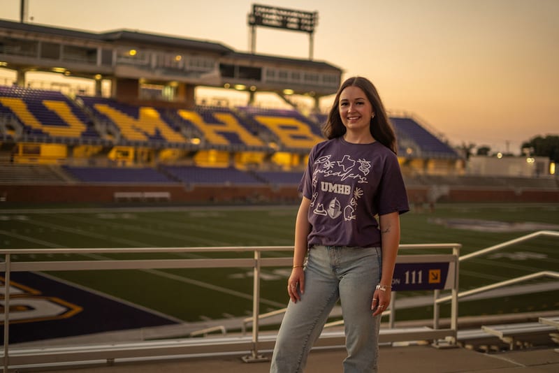 Graduation portrait session at UMHB